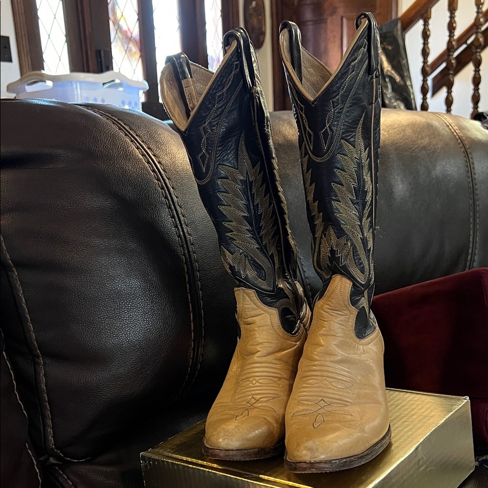 Larry Mahan Tan and Navy Women's Western Cowboy Boots, size 7.5